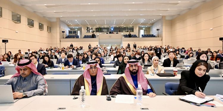 رئيس "الغذاء والدواء" خلال فعاليات المنتدى في طوكيو