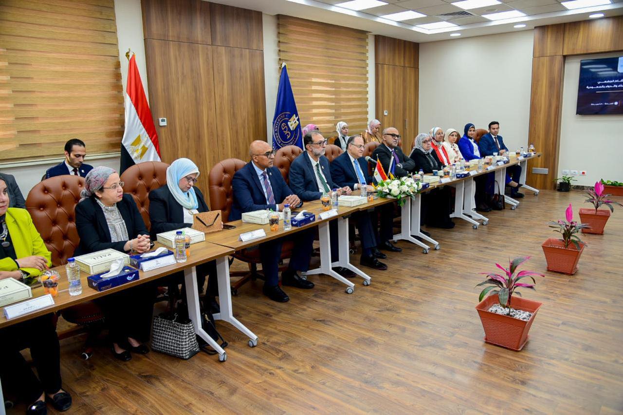 الدكتور هشام الجضعي يلتقي رئيس هيئة الدواء المصرية لبحث سبل التعاون وتنسيق الجهود في الجوانب التنظيمية