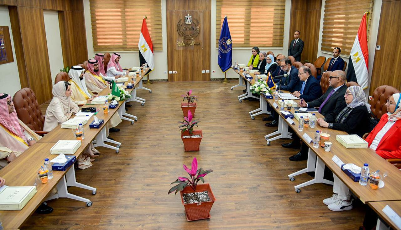 الدكتور هشام الجضعي يلتقي رئيس هيئة الدواء المصرية لبحث سبل التعاون وتنسيق الجهود في الجوانب التنظيمية