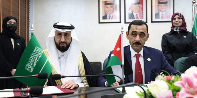 هيئة الغذاء والدواء توقّع مذكرة تفاهم مع نظيرتها الأردنية لتعزيز التكامل الرقابي