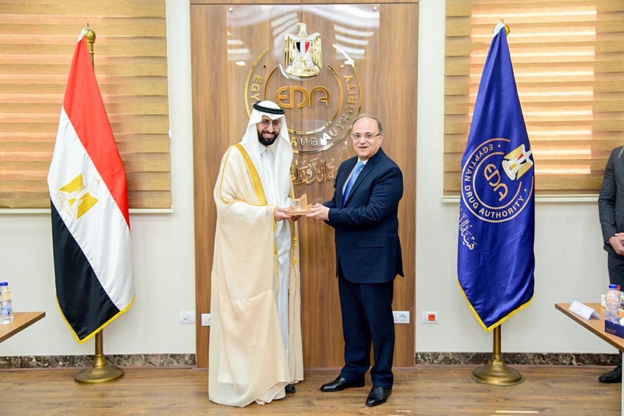 الدكتور هشام الجضعي يلتقي رئيس هيئة الدواء المصرية لبحث سبل التعاون وتنسيق الجهود في الجوانب التنظيمية