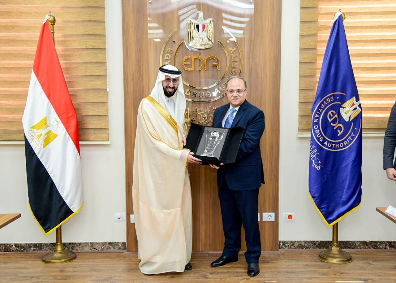 الدكتور هشام الجضعي يلتقي رئيس هيئة الدواء المصرية لبحث سبل التعاون وتنسيق الجهود في الجوانب التنظيمية