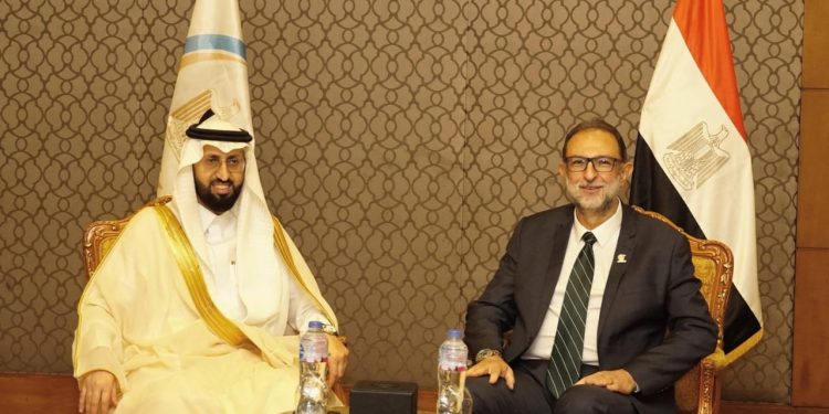 رئيس هيئة الغذاء والدواء يبحث مع رئيس هيئة سلامة الغذاء المصري سبل تعزيز التعاون في الجوانب التنظيمية والرقابية