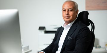 الدكتور طارق حسني الرئيس التنفيذي لشركة جمجوم فارما
