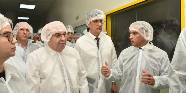 وزير الصناعة الصيدلانية الجزائري يتفقد مصنع ميرينال للأدوية ويستعرض المشروعات المستقبلية للشركة