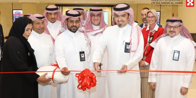 الرئيس التنفيذي لمجموعة الدكتور سليمان الحبيب الطبية يفتتح كلية الدكتور سليمان الحبيب للمعرفة
