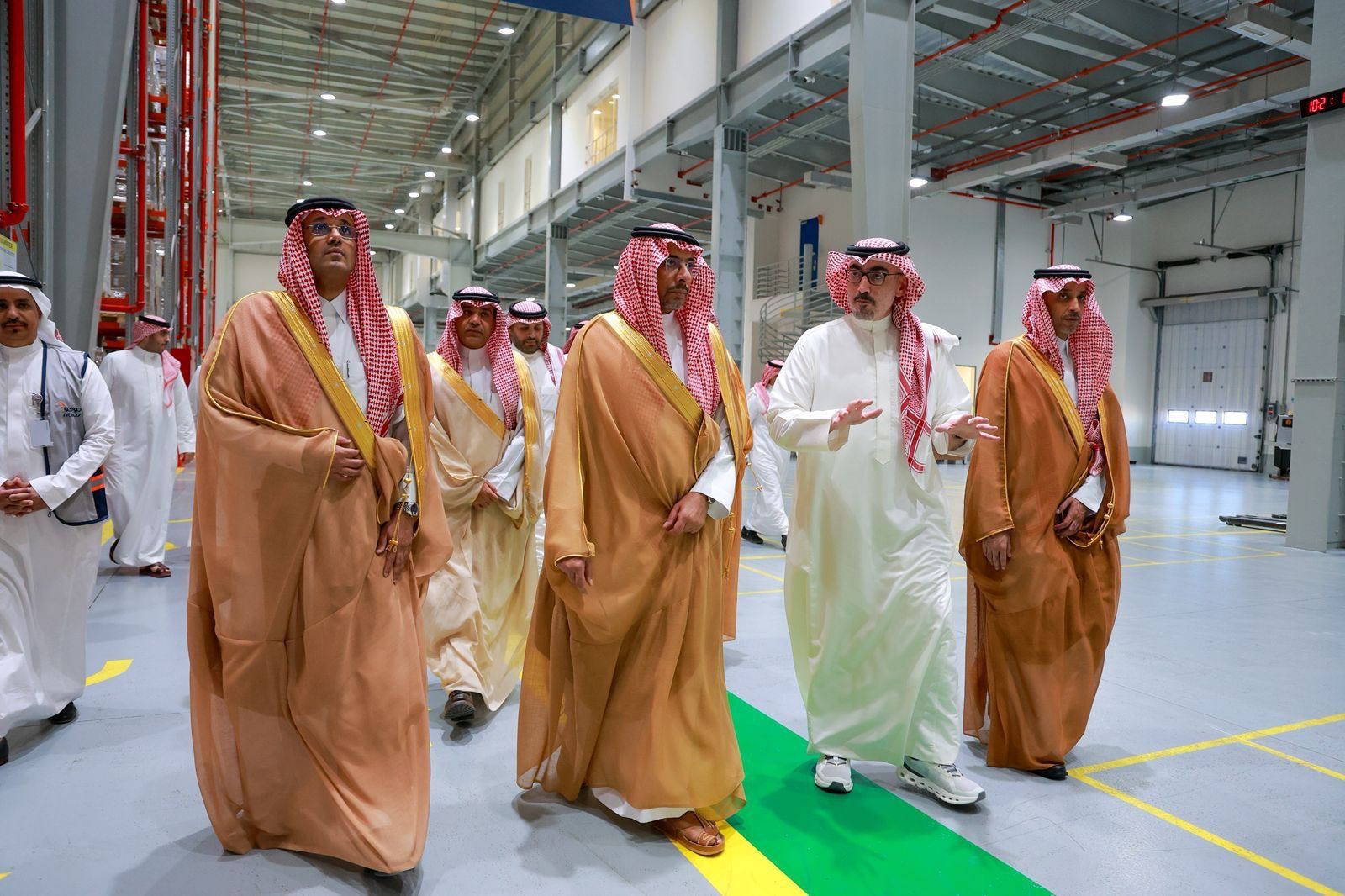 وزير الصناعة والثروة المعدنية يتفقد المستودع اللوجستي لشركة «نوبكو» في الباحة