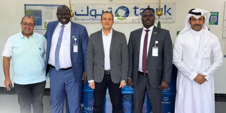 «تبوك الدوائية» تستقبل وفدًا رسميًا من جنوب السودان لتعزيز التعاون في مجال صناعة الدواء