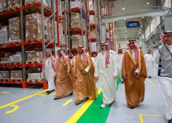 وزير الصناعة والثروة المعدنية يتفقد المستودع اللوجستي لشركة «نوبكو» في الباحة