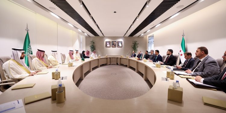 رئيس هيئة الغذاء والدواء يبحث مع وزير الصحة السوري سبل التعاون المشترك