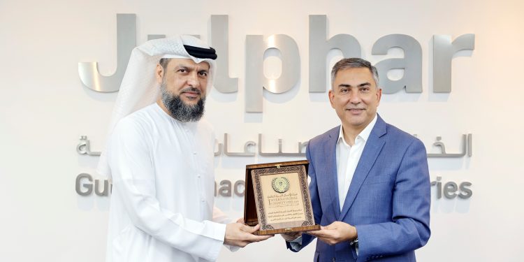 جانب من توقيع الاتفاقية
