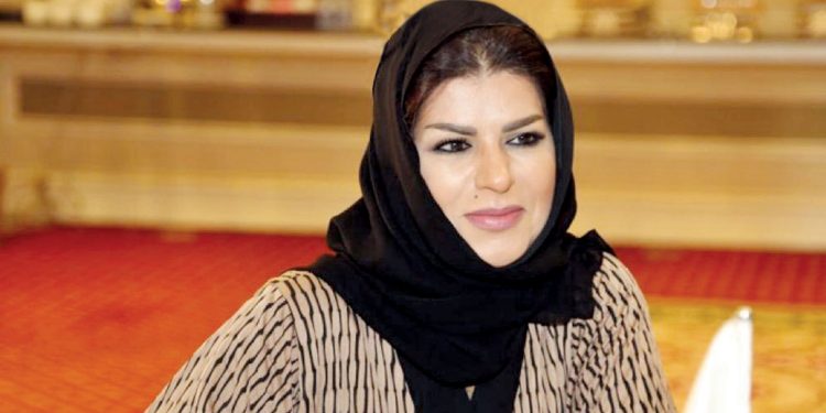 د. عائشة الأنصاري، مديرة إدارة الصيدلة والرقابة الدوائية بوزارة الصحة بقطر