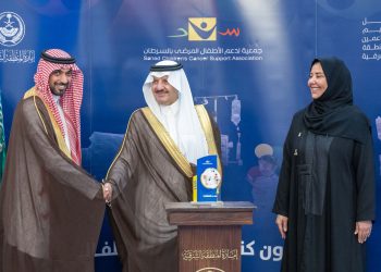 أمير المنطقة الشرقية يكرم «الدواء للخدمات الطبية» لدعمها أطفال مرضى السرطان