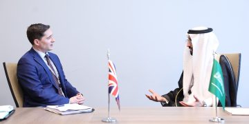 جانب من اجتماع الدكتور هشام الجضعي مع نظيره البريطاني