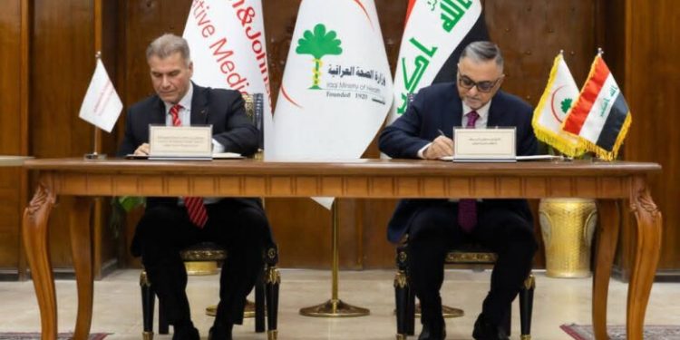 وزارة الصحة العراقية توقع اتفاقية تعاون مع «جونسون آند جونسون» لدعم النظام الصحي