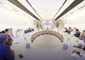 رئيس هيئة الدواء يلتقي عددًا من رؤساء وممثلي شركات الأدوية في المملكة لبحث فرص النمو والتطوير