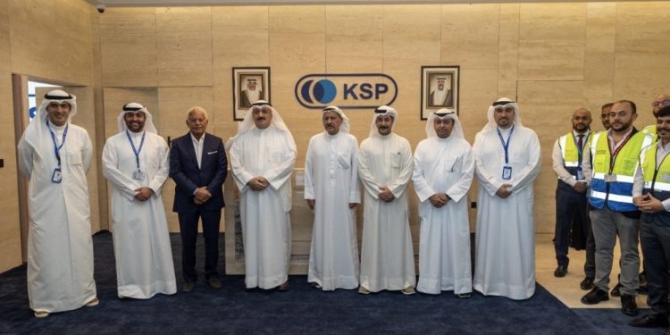 وزير الصحة الكويتي يزور مصنع «الشفاء فارما» التابع للشركة الكويتية السعودية للصناعات الدوائية المزمع تشغيله في مارس 2026