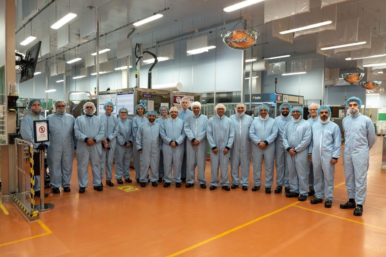 وزير الصحة يزور الموقع التصنيعي المتطور لشركة أسترازينيكا بالسويد ويطلع على أحدث تقنيات تصنيع الأدوية المبتكرة 