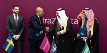 وزير الصحة يزور الموقع التصنيعي المتطور لشركة أسترازينيكا بالسويد ويطلع على أحدث تقنيات تصنيع الأدوية المبتكرة