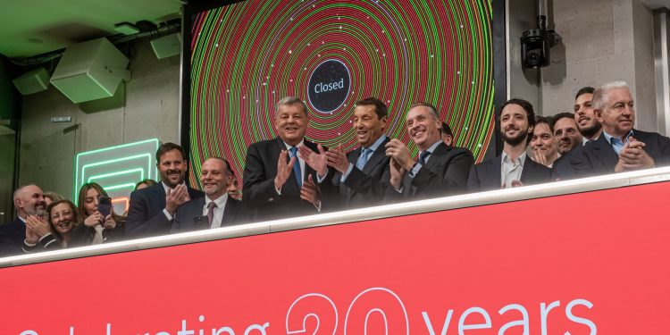 «الحكمة» تحتفل بمرور 20 عامًا على إدراجها في بورصة لندن