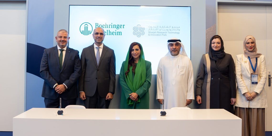 «بوهرينجر إنجلهايم» توقع مذكرة تفاهم مع «مجمع الشارقة للبحوث» لدعم البحث والابتكار الصحي