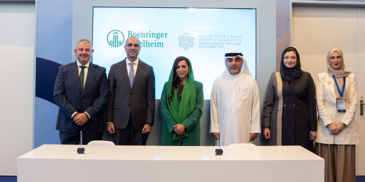 «بوهرينجر إنجلهايم» توقع مذكرة تفاهم مع «مجمع الشارقة للبحوث» لدعم البحث والابتكار الصحي