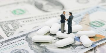 ارتفاع قيمة صفقات الاندماج والاستحواذ بقطاع الأدوية 31% الى 179.6 مليار دولار في 2025 