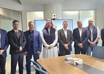 «واحة العرب القابضة» تبحث شراكة استراتيجية مع صيدليات «الدواء»