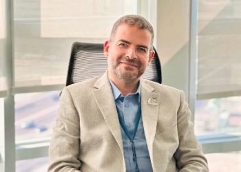 الدكتور أحمد علي الرئيس التنفيذي للشؤون التجارية بشركة الدواء للخدمات الطبية