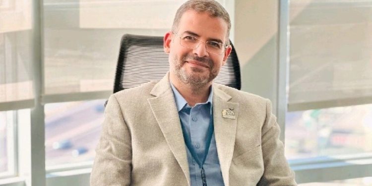 الدكتور أحمد علي الرئيس التنفيذي للشؤون التجارية بشركة الدواء للخدمات الطبية