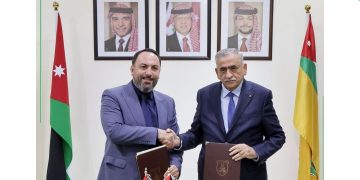 «الأردنية لإنتاج الأدوية» والجامعة الأردنية توقّعان اتفاقية تعاون لتعزيز التكامل بين التعليم الأكاديمي والصناعة الدوائية