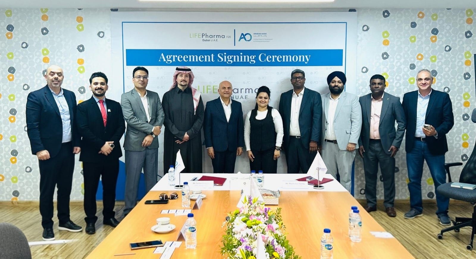 «واحة العرب القابضة» تبرم شراكة مع «لايف فارما» الإماراتية لتعزيز إتاحة الأدوية المتخصصة في السعودية