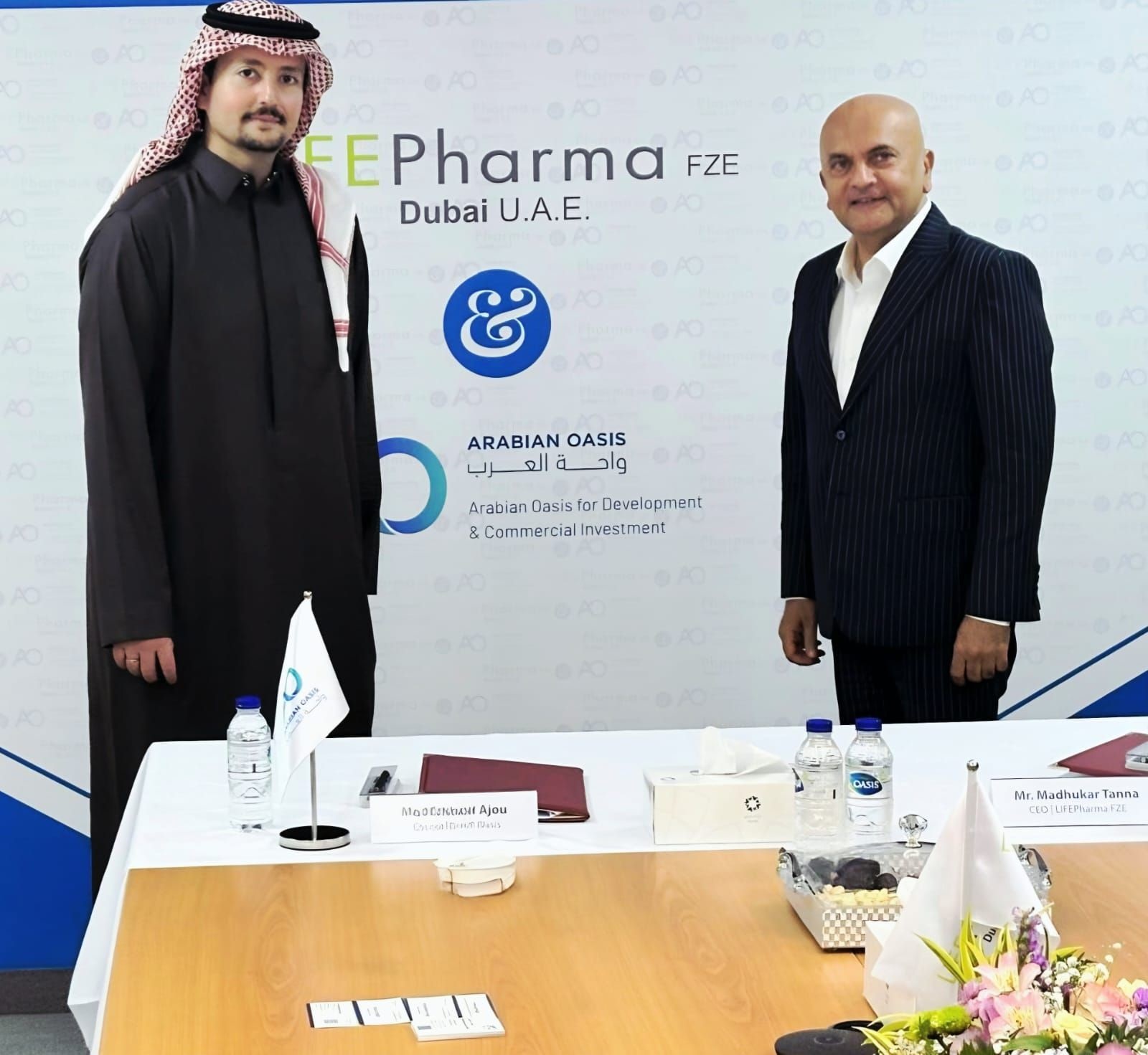 «واحة العرب القابضة» تبرم شراكة مع «لايف فارما» الإماراتية لتعزيز إتاحة الأدوية المتخصصة في السعودية