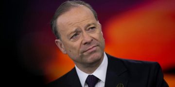 كريستوفر فيهباخر الرئيس التنفيذي لشركة بيوجين الامريكية