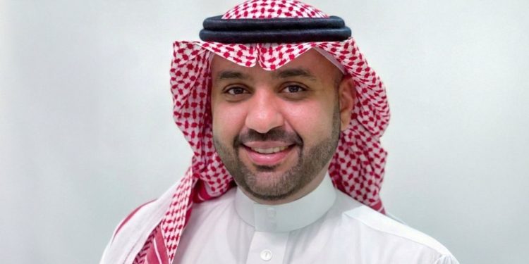 الدكتور منصور بن صالح المقبل عميد كلية الصيدلة بجامعة المعرفة