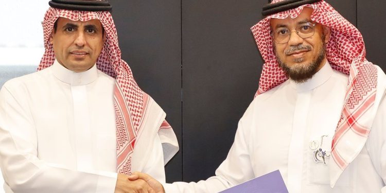 جانب من التوقيع