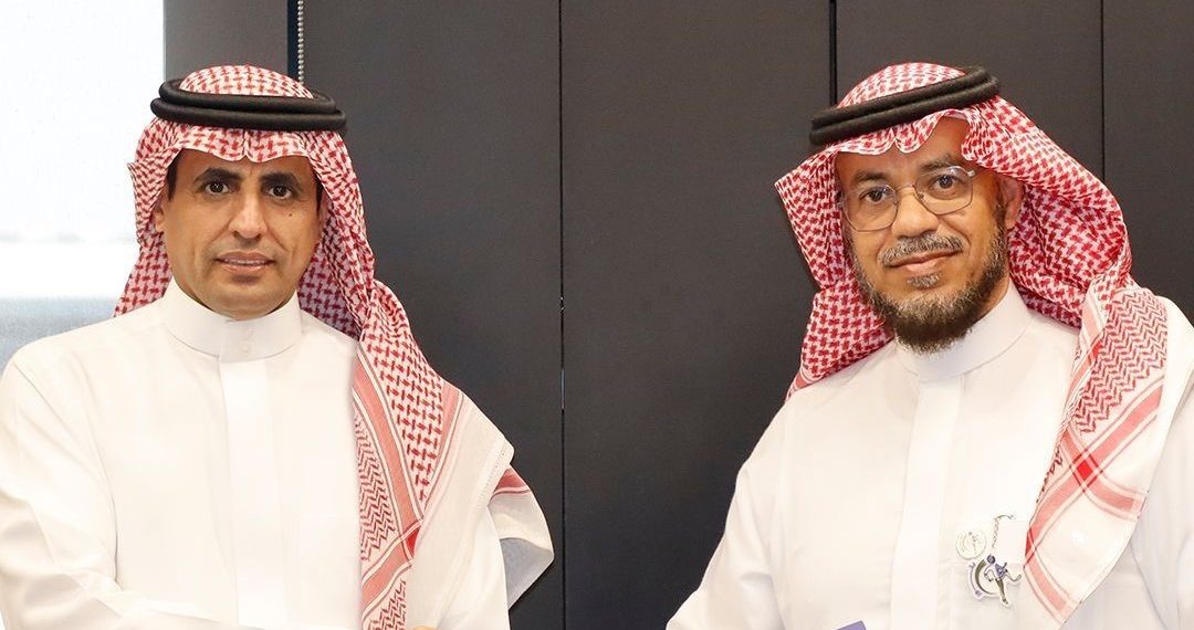 جانب من التوقيع