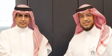 جانب من التوقيع