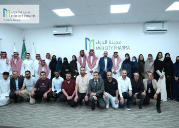 محافظ جدة يزور مصنع «أكزنتيا للأدوية» ويطلع على قدراته التصنيعية المتقدمة