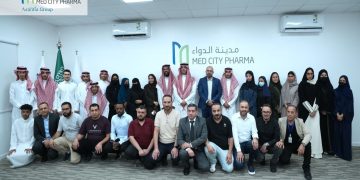 محافظ جدة يزور مصنع «أكزنتيا للأدوية» ويطلع على قدراته التصنيعية المتقدمة
