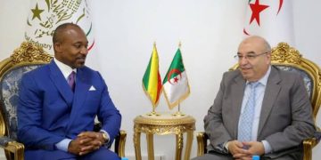 الوزير الجزائري وسيم قويدري مع الوزير الكونغولي دينيس كريستيل