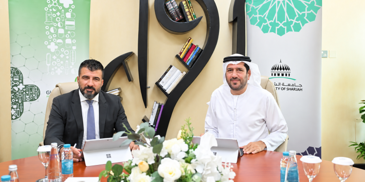 جامعة الشارقة و«الخليج للأدوية» توقعان مذكرة تفاهم لتعزيز التدريب في أتمتة الصيدليات والصيدلة الرقمية