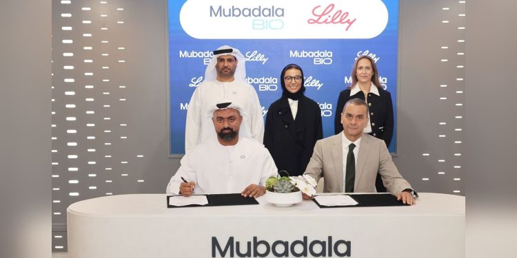 توقيع اتفاقية التعاون الاستراتيجي بين إيلي ليلي ومبادلة بايو في قمة مستقبل الصحة بأبوظبي 2026.